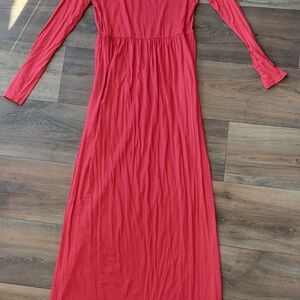 Chic Scarlet Maxi Dress